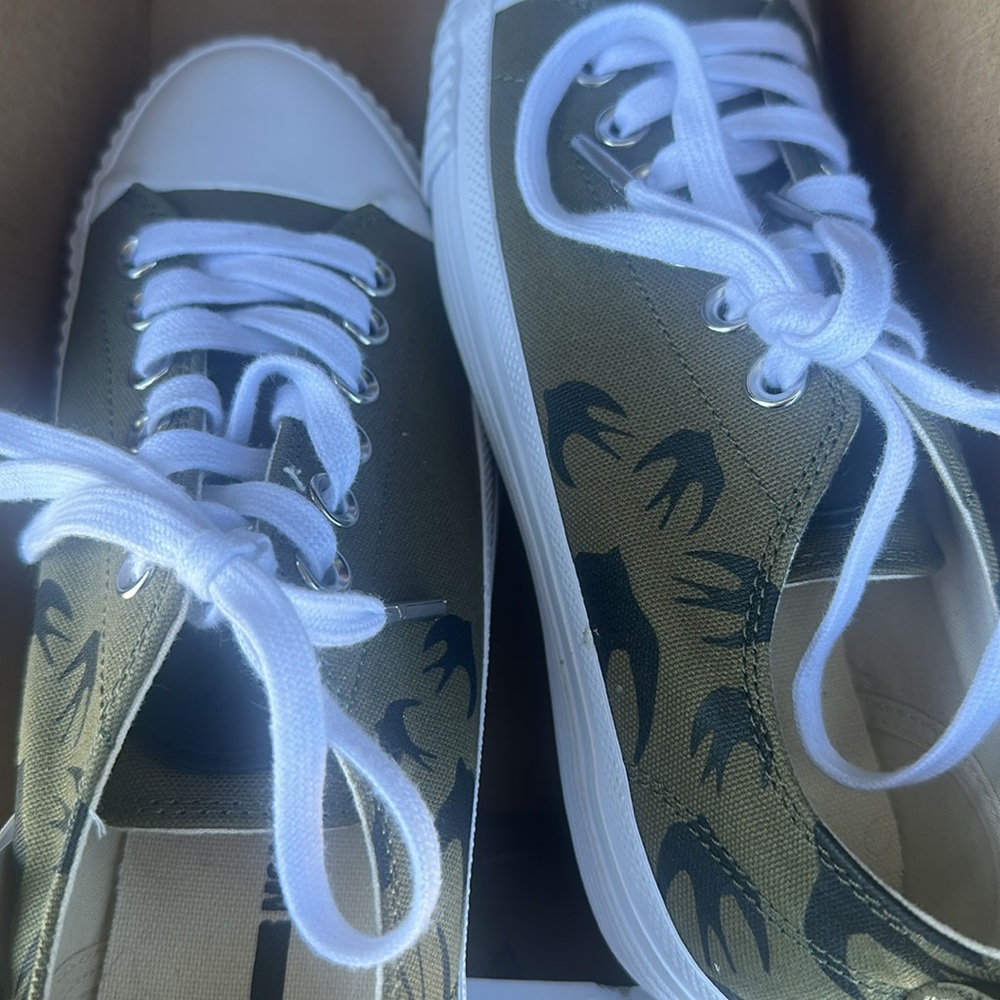 MCQ Alexander McQueen Swallow Cap Toe Sneakers size 8 EU 38-price is firm New - Picture 2 of 9